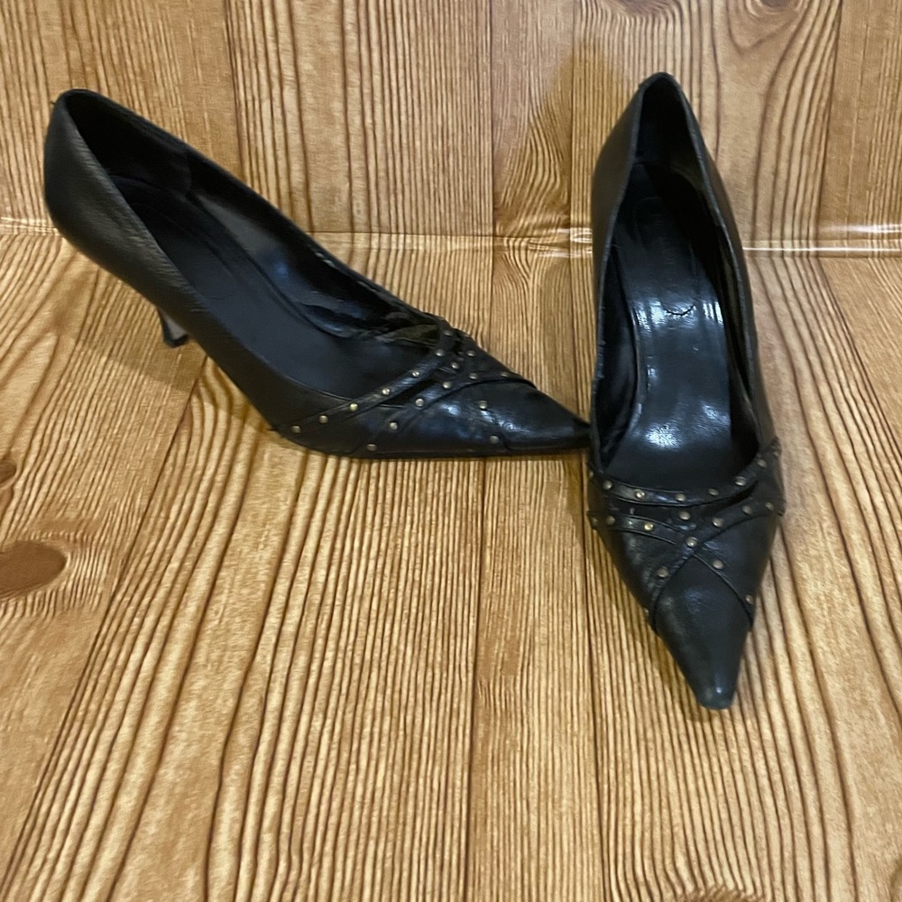 Nine West Black & Gold Studded Pointy Pump